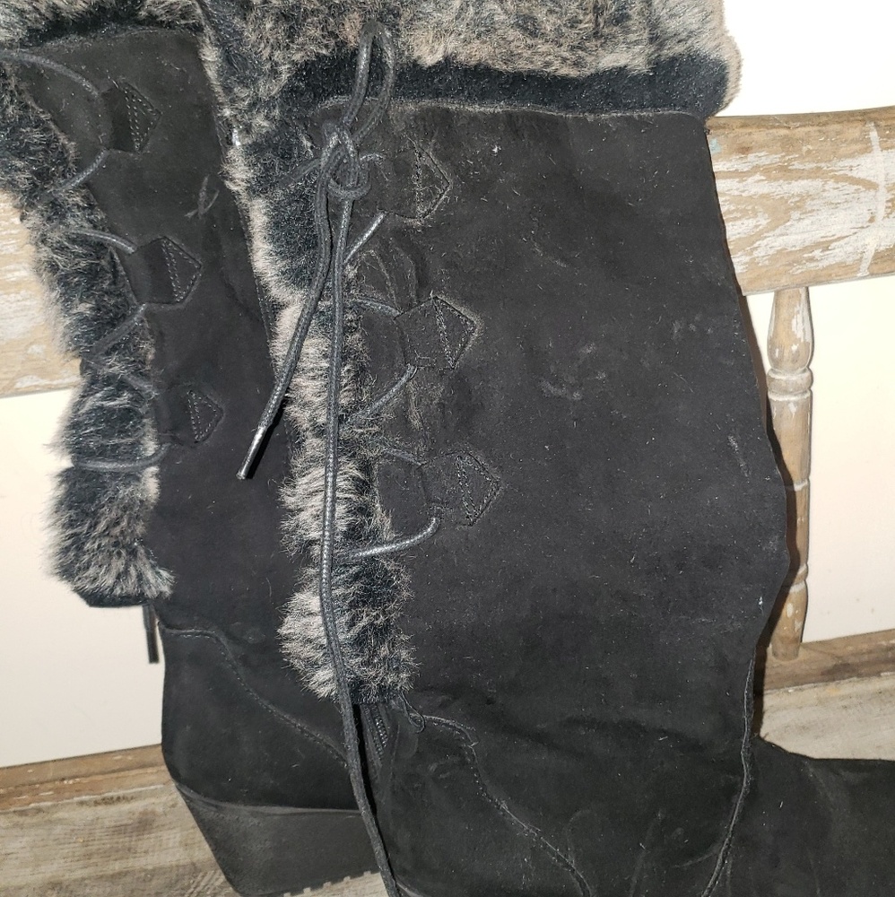 Furry black wedge boots
